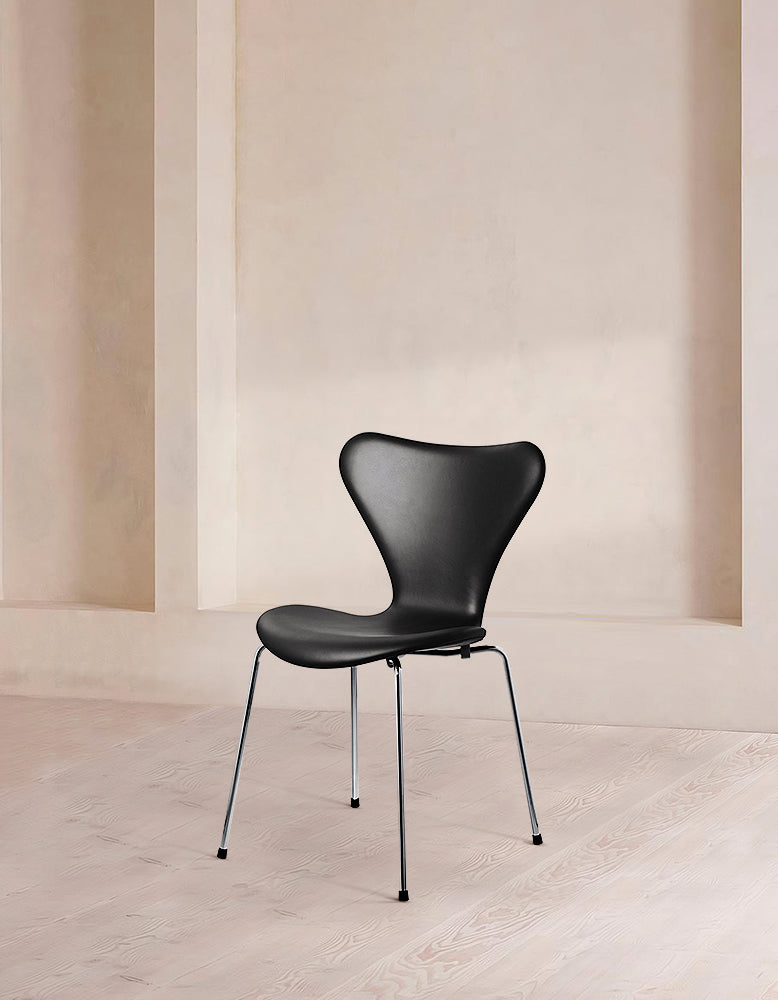 Fritz Hansen Series 7 Dining Chair by Arne Jacobsen