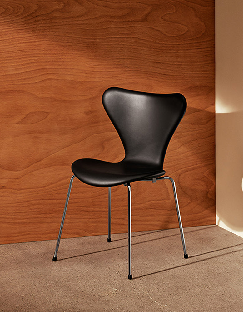 Fritz Hansen Series 7 Dining Chair by Arne Jacobsen