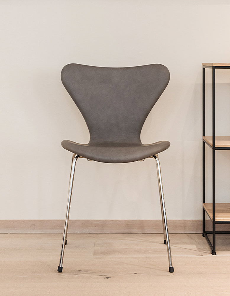 Fritz Hansen Series 7 Dining Chair by Arne Jacobsen